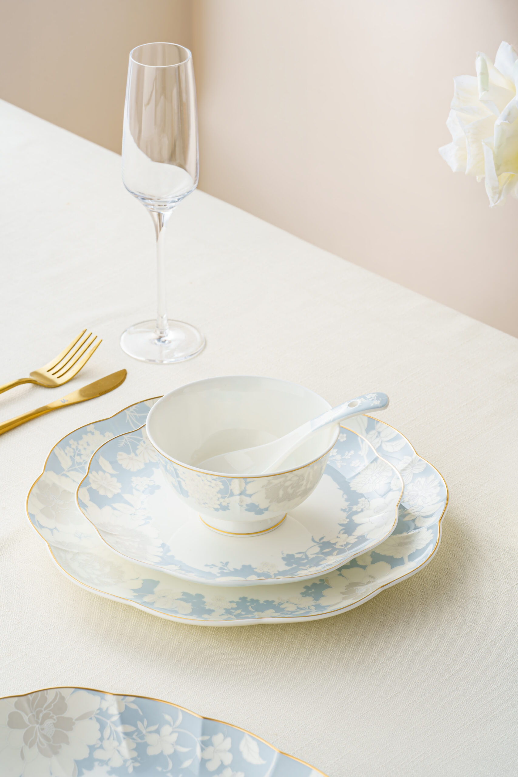 Luxury Blue Tone Bone China Dinnerware Set 36Pcs - 8-Person Service with Hand-Painted Elegance | Premium Gift Boxed in Leather Case, High-End Tableware Collection for Weddings, Corporate Gifting & Holiday Present (Zi Shi Collection) - Image 3