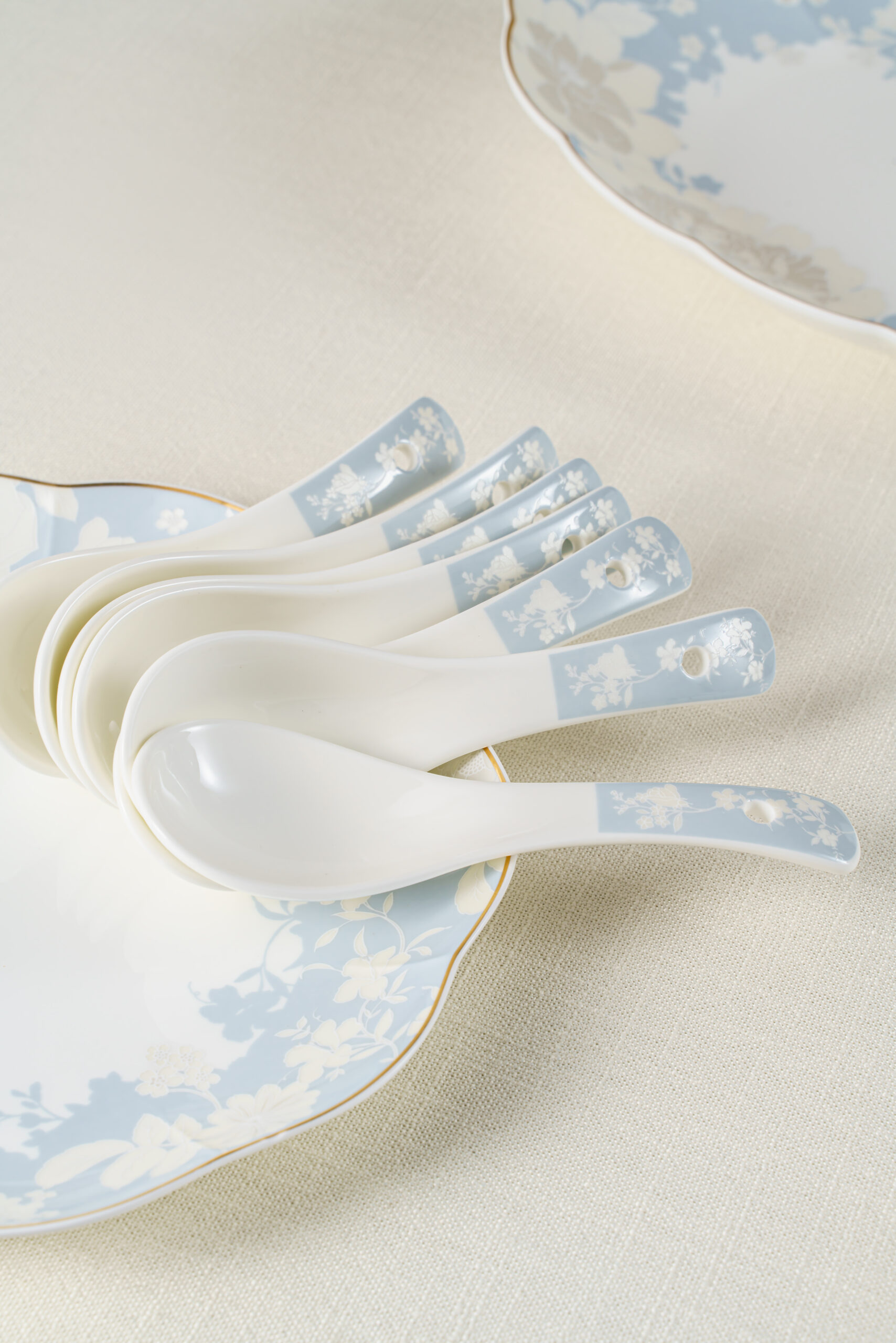 Luxury Blue Tone Bone China Dinnerware Set 36Pcs - 8-Person Service with Hand-Painted Elegance | Premium Gift Boxed in Leather Case, High-End Tableware Collection for Weddings, Corporate Gifting & Holiday Present (Zi Shi Collection) - Image 6