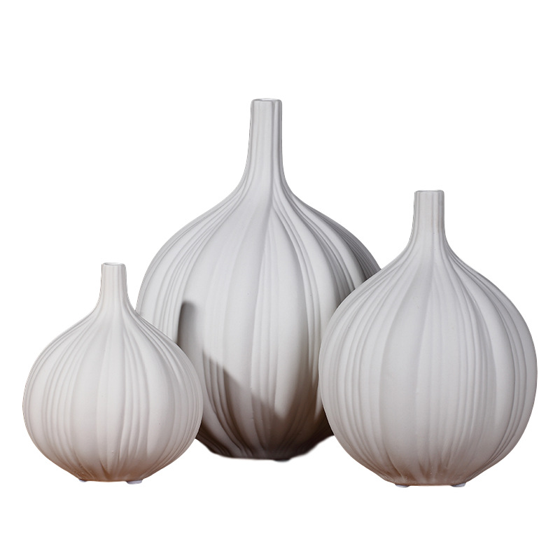 Curated Silhouettes Vase Set: White Ceramic Garlic Bud Vases for Modern Serene Interiors - Image 4